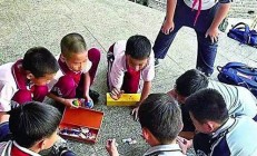 男子手指潰爛，煙卡拍攝成癮的危害解讀