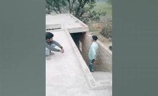 廣西街頭散落“教授強奸女學(xué)生”傳單