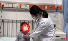 幼童異物卡喉流血不止民警狂奔送醫(yī)(小孩異物卡喉急救圖視頻)