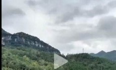 景區(qū)辟謠男子跳傘開(kāi)傘失敗熱