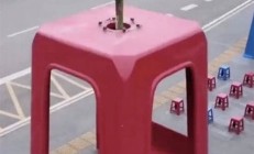 公交站椅子設(shè)計(jì)不合理 乘客只能坐半個(gè)屁股成最大槽點(diǎn)(公交站椅子尺寸)