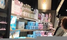 胖東來衛(wèi)生巾區(qū)域人滿為患原因分析及消費者反響(胖東來官方)